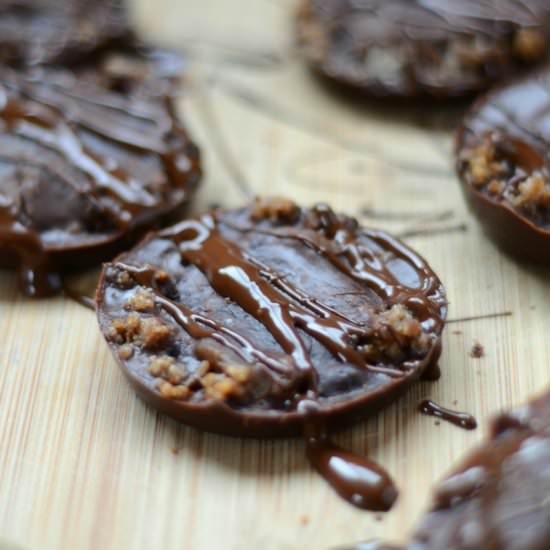 Gingersnap Caramel Chocolate Cups - Recipe photo by anthonysgoods