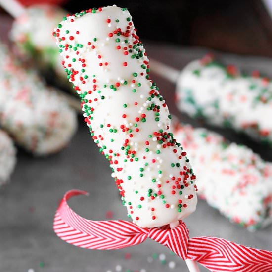 Christmas Marshmallow Pops - Recipe photo by thekitchenismyplayground