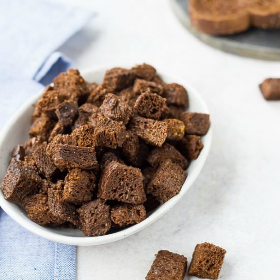 Ruby Tuesday Croutons Copycat - Recipe photo by rachelcooksblog