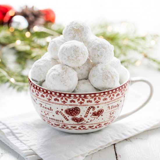 Russian Tea Cakes - Recipe photo by Savingroomfordessert
