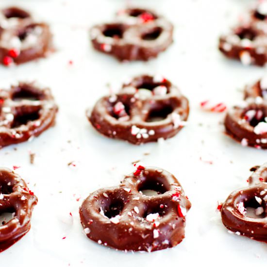 Chocolate Peppermint Pretzels - Recipe photo by 2Teaspoons
