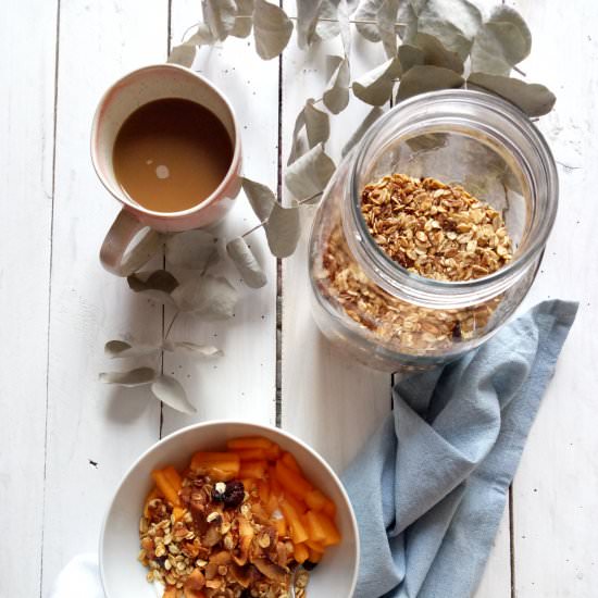 One-Bowl Homemade Granola - Recipe photo by silviamagda