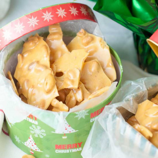 No Fail Peanut Brittle - Recipe photo by MamaGourmand
