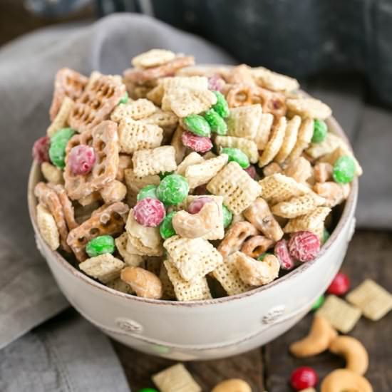 White Chocolate Cashew Party Mix - Recipe photo by thatskinnychickcanbake