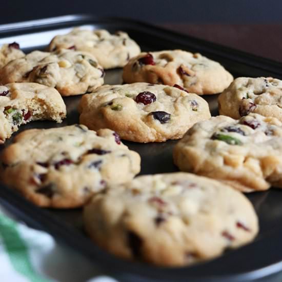 White Choco Pistachio Cran Cookies - Recipe photo by When Hungry
