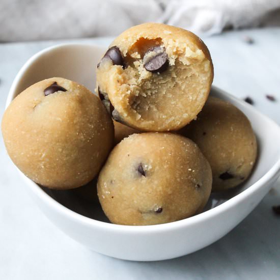 Healthy No Bake Cookie Dough Bites - Recipe photo by cleaneatinggoddess