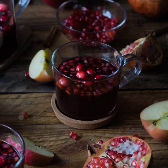 Pomegranate Cranberry Hot cider - Recipe photo by butterchantilly