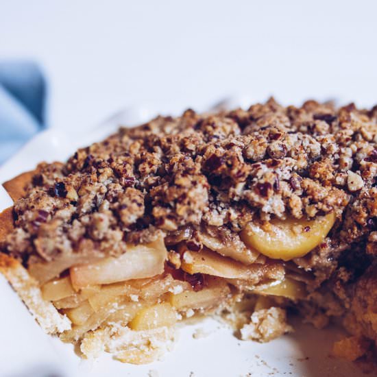 Paleo Maple Pecan Apple Crumb Pie - Recipe photo by food by mars
