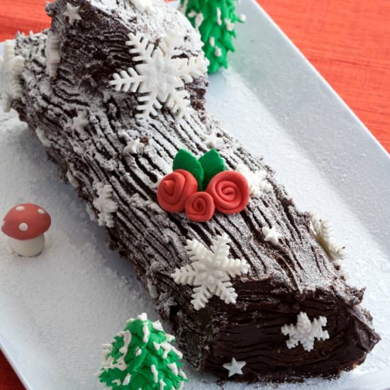 Chocolate Yule Log - Recipe photo by manusmenu