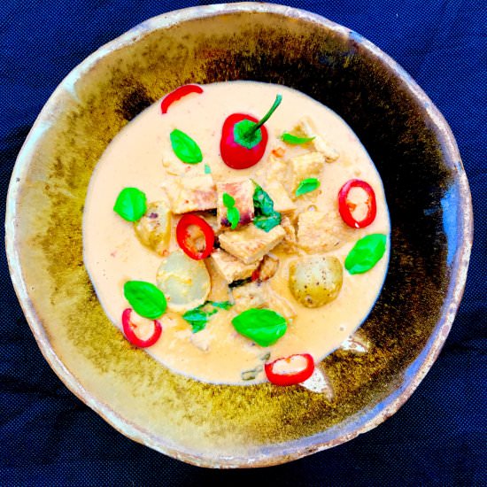 Left-over Turkey Thai Red Curry - Recipe photo by Thaifoodmadeeasy.com