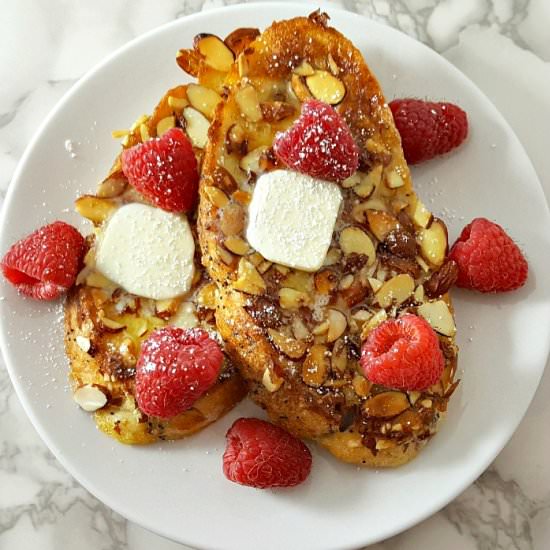 Almond Raspberry French Toast - Recipe photo by ZonaCooks
