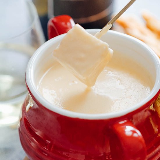 Easy Cheese Fondue Recipe with Wine - Recipe photo by myfoodstory