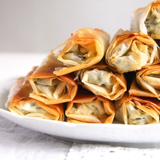 Crispy Albanian Spinach Rolls - Recipe photo by adinutza