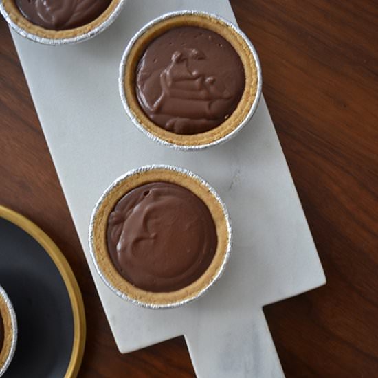 SMOOTH CHOCOLATE PIE WITH IRISH WHIP - Recipe photo by Design Crush