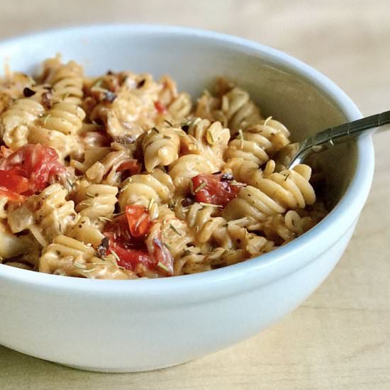 Vegan Cheesy Tomato Pasta Bowl - Recipe photo by kitchengonerogue