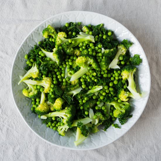 Broccoli, Kale and Pea Salad - Recipe photo by FriFran