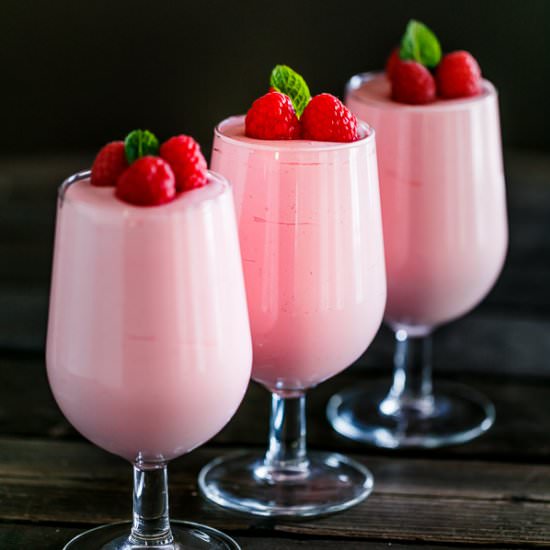 No-Bake Strawberry Mousse - Recipe photo by MunchkinTime