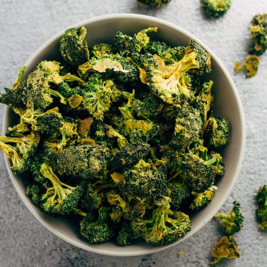 Raw Vegan Cheezy Broccoli Chips - Recipe photo by sproutingzeneats