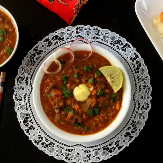 Schezwan Pav Bhaji - Recipe photo by CurryandVanilla