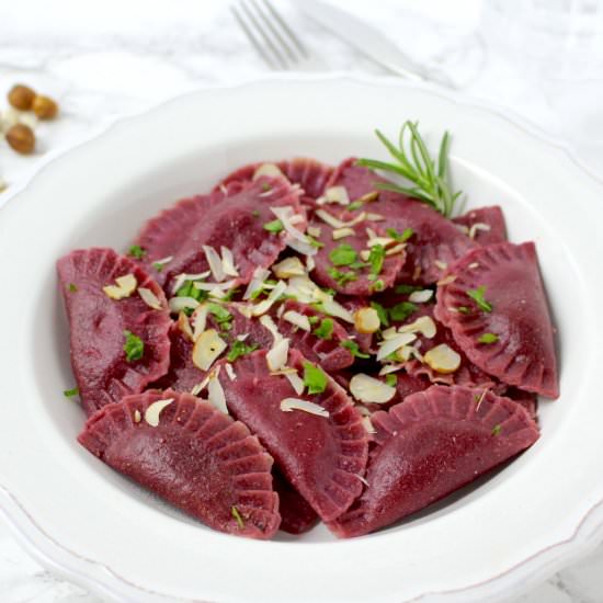 Ravioli with Beetroot & Hazelnut - Recipe photo by minamade