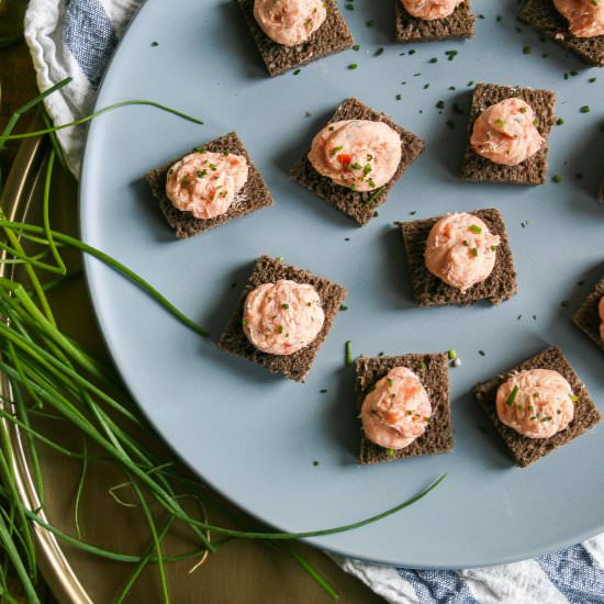 smoked salmon party bites - Recipe photo by aflavorjournal