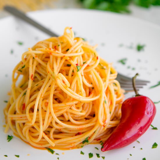 AGLIO E OLIO RECIPE AND HISTORY - Recipe photo by Philosokitchen