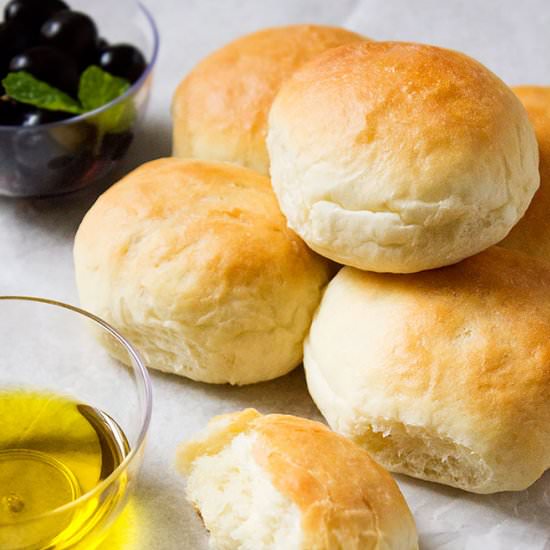 No Knead Dinner Rolls - Recipe photo by MunatyCooking