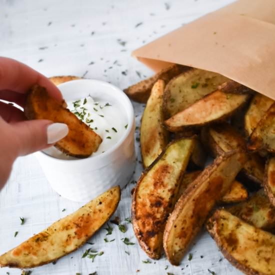 Crispy Seasoned Potato Wedges - Recipe photo by stephanieleenutrition