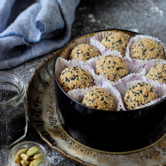 til mawa laddu - Recipe photo by easyfoodsmith