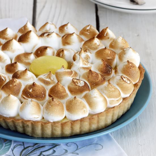 Minty Lemon Meringue Pie - Recipe photo by lilcookieblog
