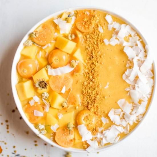 Fresh Turmeric Smoothie Bowl - Recipe photo by AbrasKitchen