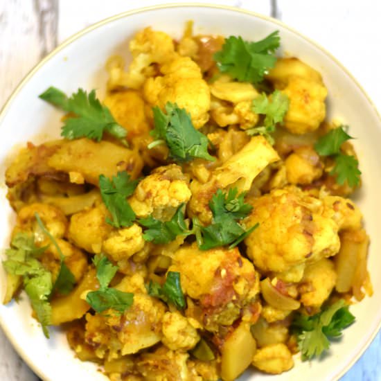 Spiced Potatoes & Cauliflower - Recipe photo by Spice Cravings