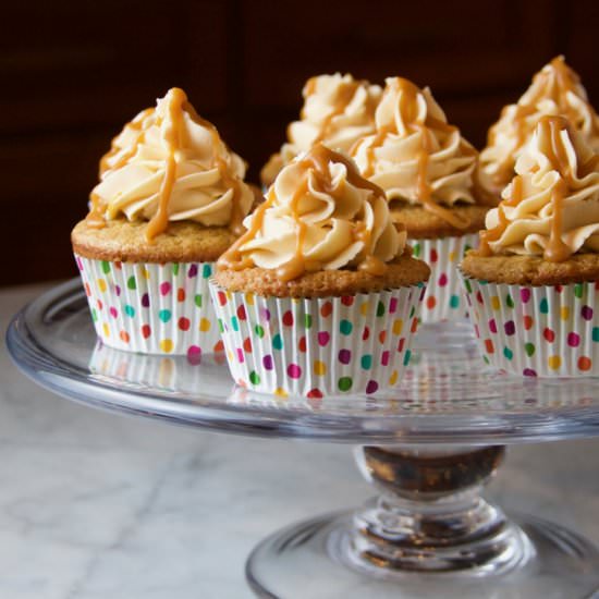 Butterbeer Cupcakes - Recipe photo by thebrookcook.wordpress.com