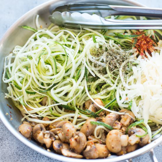 GARLIC PARMESAN MUSHROOM ZOODLES - Recipe photo by Theflavoursofkitchen