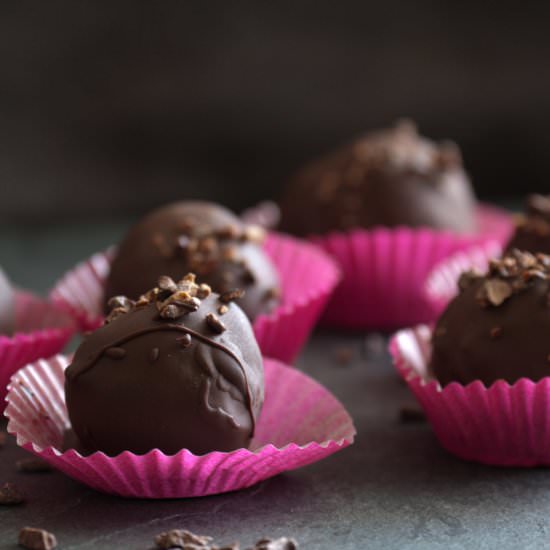 Vegan Red Wine Chocolate Truffles - Recipe photo by kitchencoup
