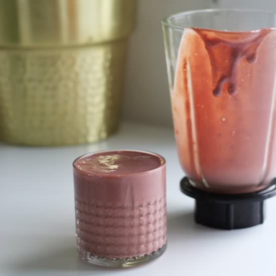 Raspberry Fudge Smoothie - Recipe photo by Elegantlyvegan