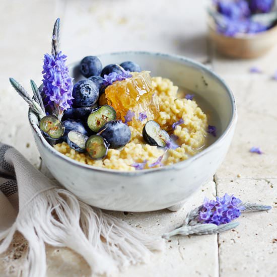 Heidelbeer-Lavendel Hirsebrei - Recipe photo by sabrinasue