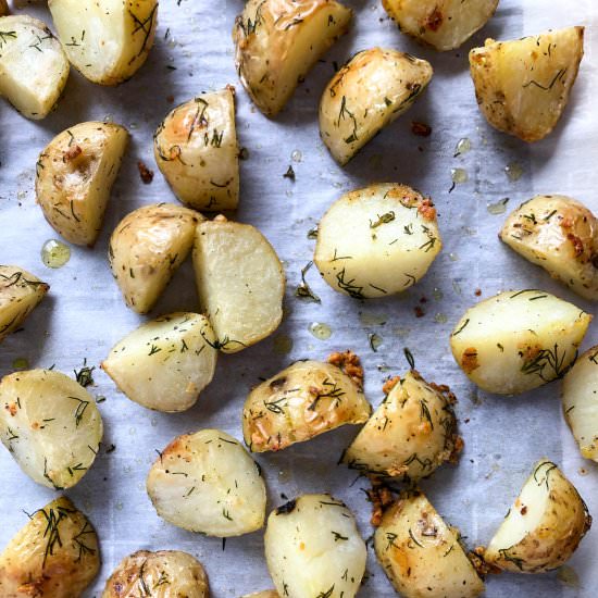 Garlic Dill Potatoes - Recipe photo by Eva Minette