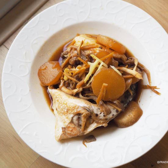 Simmered salmon in soy sauce - Recipe photo by Praewey