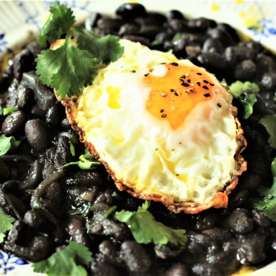 Crispy Fried Egg and Black Beans - Recipe photo by grubdaily