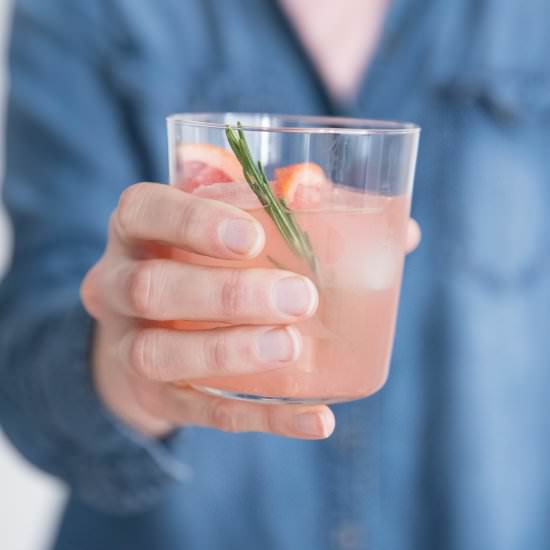Sparkling Grapefruit Gin Cocktail - Recipe photo by BourbonAndHoney