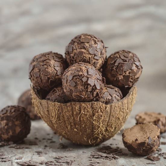 Chickpeas & chocolate truffles - Recipe photo by RainbowInMyKitchen