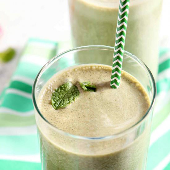 Vegan Thin Mint Smoothie - Recipe photo by thespeckledpalate