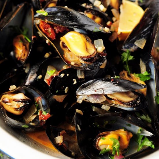 Super Easy Mussels - Recipe photo by StreetSmart Kitchen