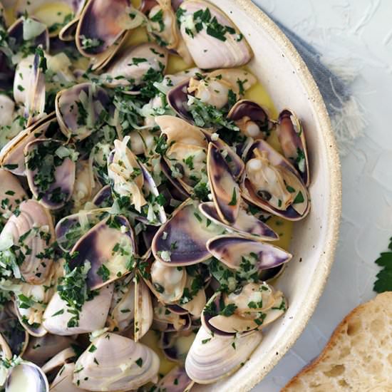 Pipis Garlic White Wine Cream - Recipe photo by Belly Rumbles