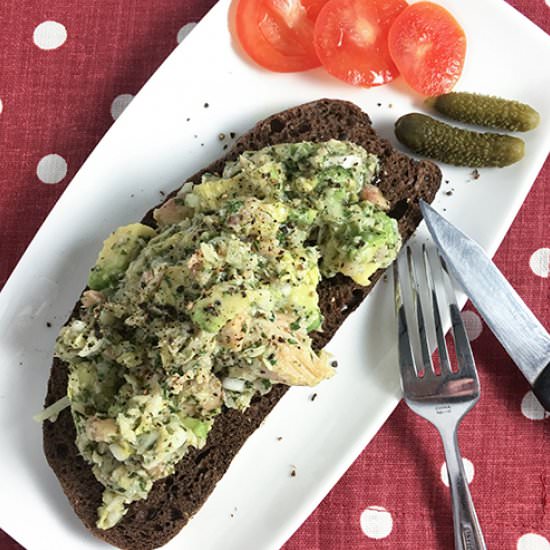 Avocado Toast with Trout and Lemon - Recipe photo by simplyfoodies