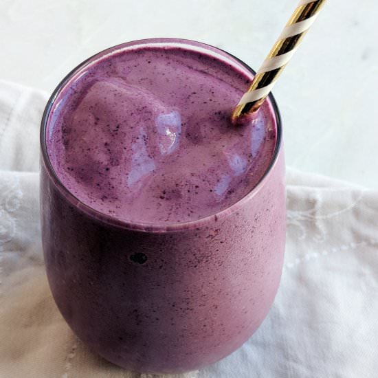 Mixed berry energy smoothie - Recipe photo by cocoaandsalt