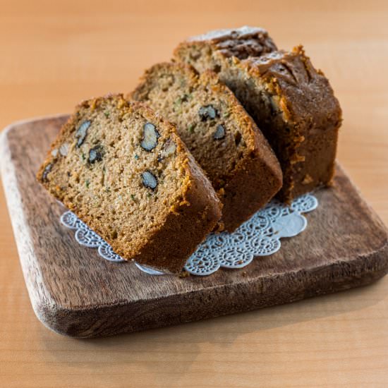 Easy Banana Nut Bread - Recipe photo by improvoven