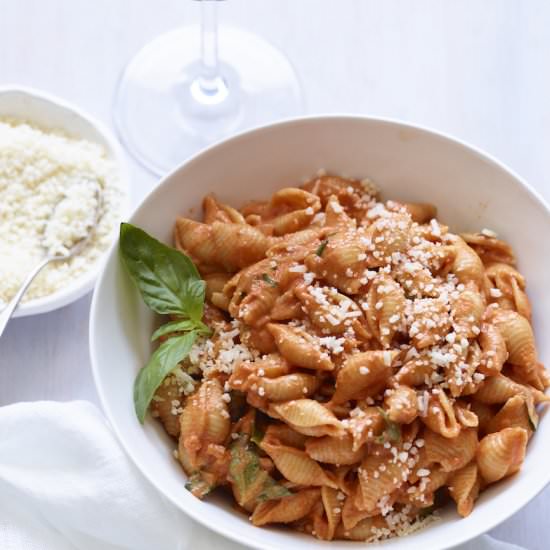 Shells with Tomato Cream Sauce - Recipe photo by gdalkin