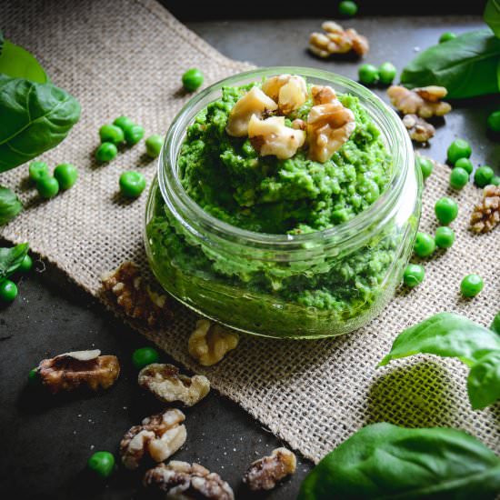 pea and walnut pesto - Recipe photo by calm eats
